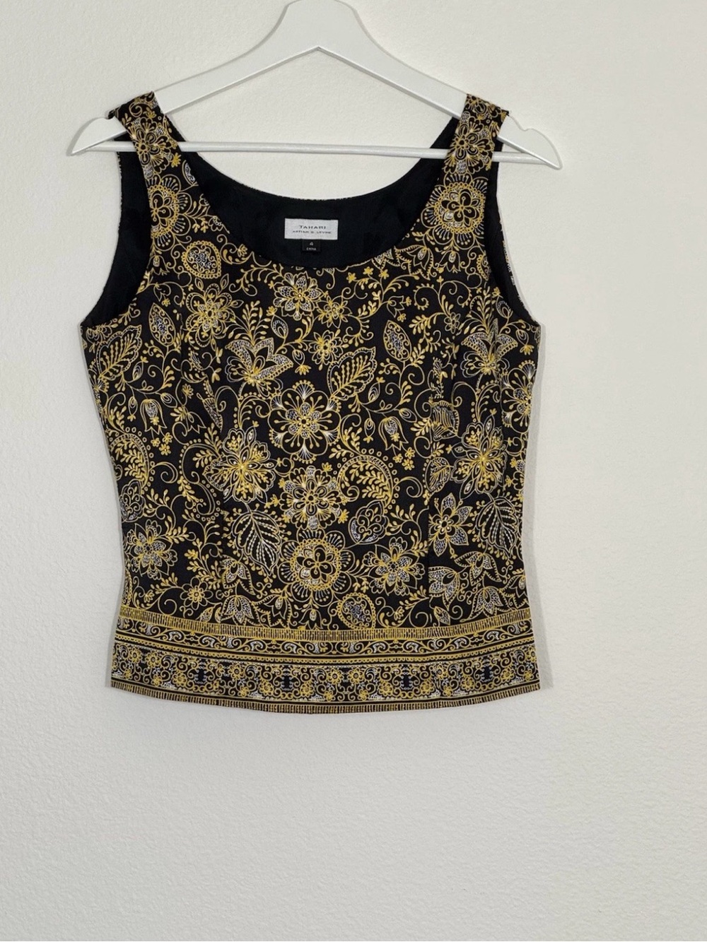 Tahari Arthur S. Levine 100% Silk Floral Sleeveless Shell Top Black Gold Size 4